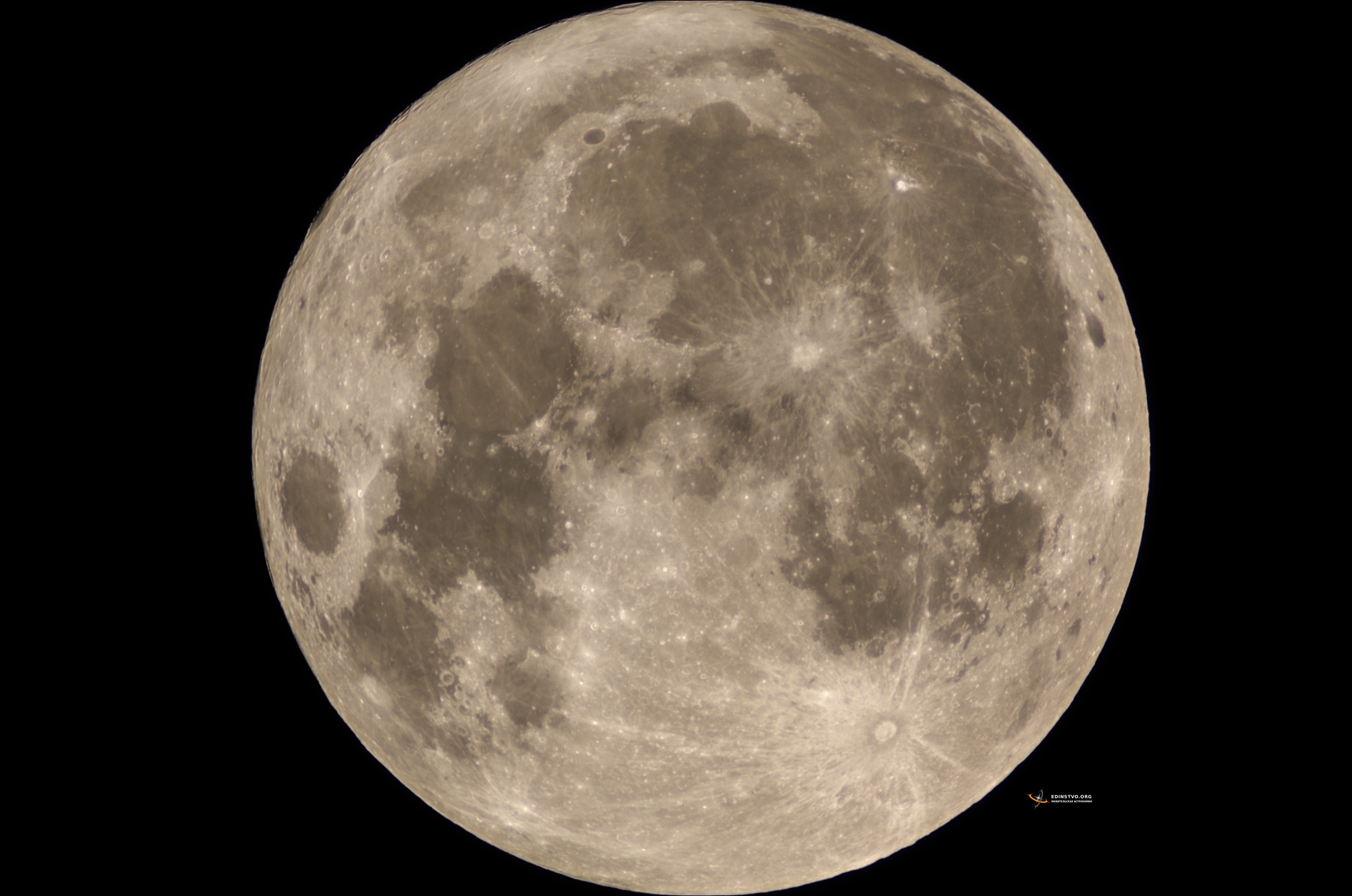 Суперлуние 19 августа 2024 г. Суперлуние 19 августа 2024 г.