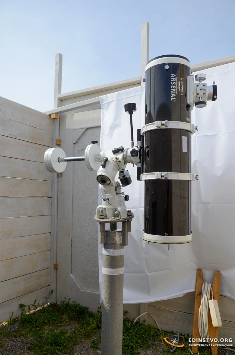 Телескоп внутри обсерватории