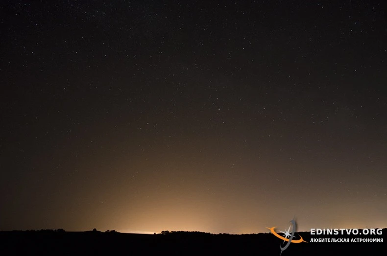 Засветка города. Виден Дельфин, Орёл, Лебедь, Лира