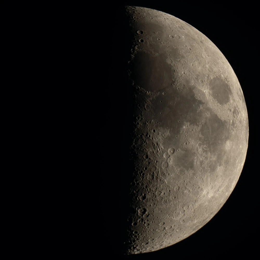 Луна в первой четверти Луна в первой четверти